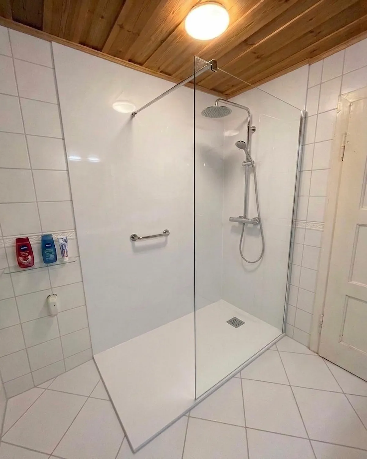 Bad zur Dusche nachher