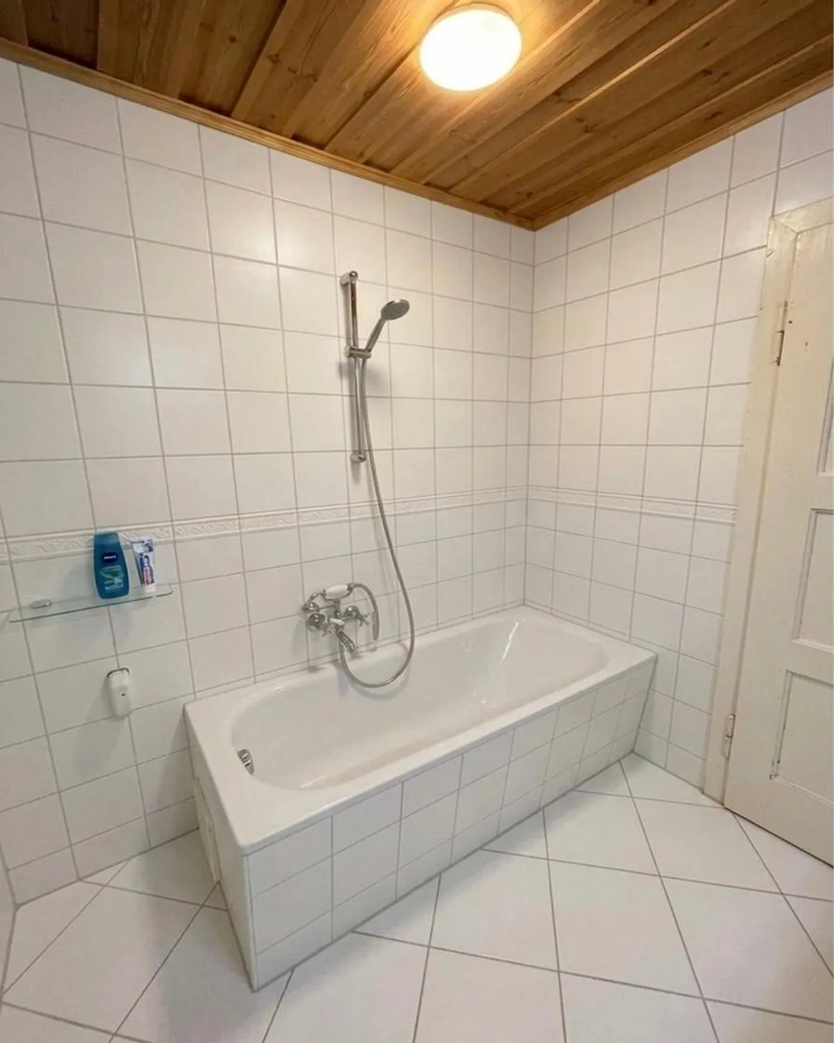 Bad zur Dusche vorher Bad zur Dusche vorher